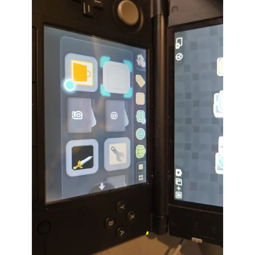 Nintendo 3DS XL Blue With Charger and Hard CASE